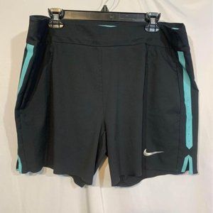 WOMANS NIKE dry fit golf shorts. Size XL. Tie/stretch waist.